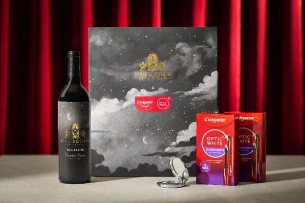 Un vin rouge avec blanchisseurs de dents fournis