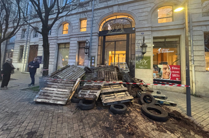 Les vins de Bordeaux changent de cap, mais pas de capitaine, entre appel à la démission et plan d'actions