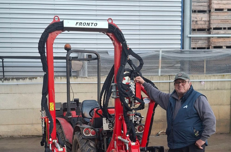 Ces trois vignerons ont opté pour un portique enjambeur monté à l’avant de leur tracteur pour travailler leurs vignes