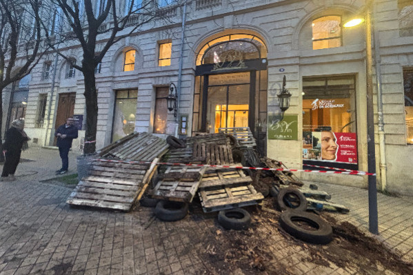 Les vins de Bordeaux changent de cap, mais pas de capitaine, entre appel à la démission et plan d'actions