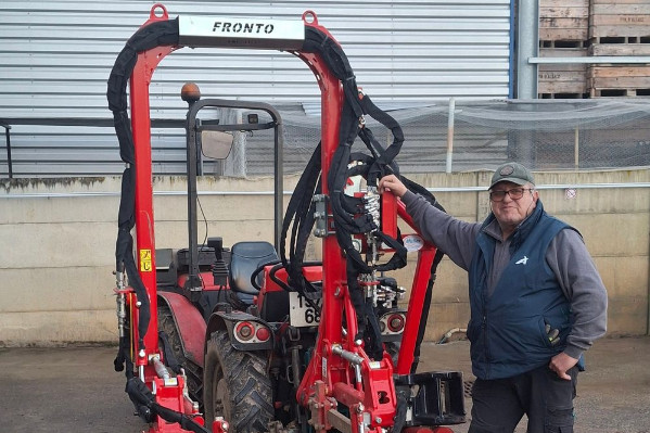 Ces trois vignerons ont opté pour un portique enjambeur monté à l’avant de leur tracteur pour travailler leurs vignes