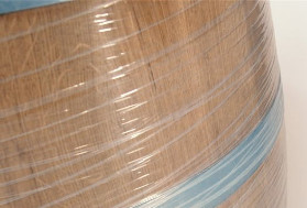 Un film étirable compostable pour emballer les barriques, vins et spiritueux...