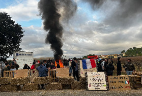 Les vignerons de demain manifestent leurs inquiétudes face à 'l'avenir incertain pour nous, les jeunes'