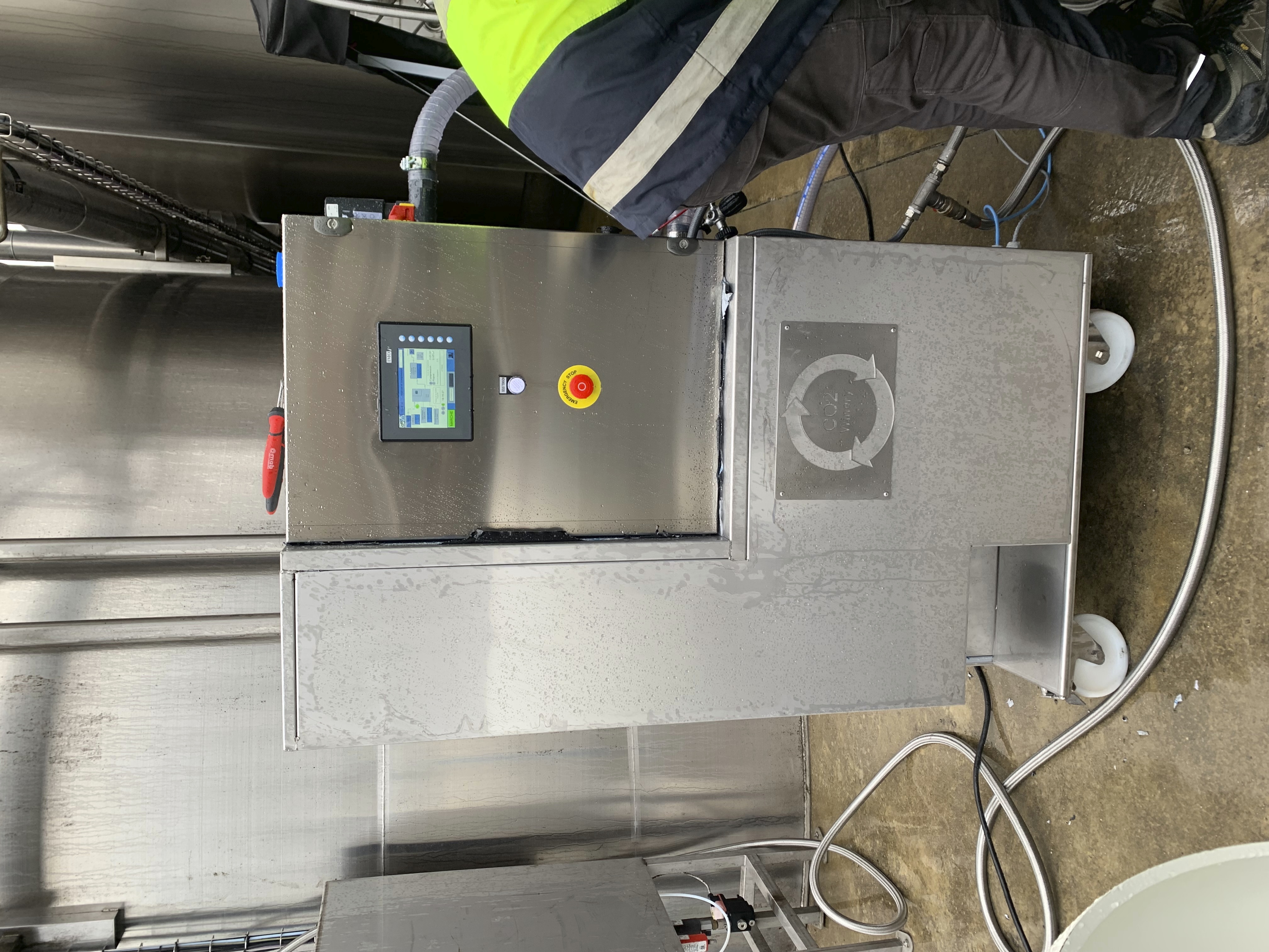 CO2_WINERY_CO2_Box_2.JPG