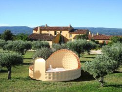 Chambres d’hôtes gonflables dédiées à l'œnotourisme 