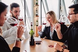 INSEEC U. Wine & spirits privilégie l’alternance avec le rythme 3 semaines / 1 semaine 