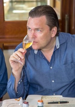 Andreas Larsson, meilleur sommelier du monde, parrain de VINOMED 2020