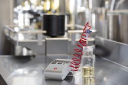 La SAS Charlot généralise l’analyse du CO₂ dissous pour préparer les vins à la mise