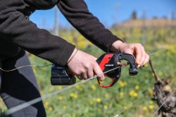 Une attacheuse électrique approuvée par le terrain