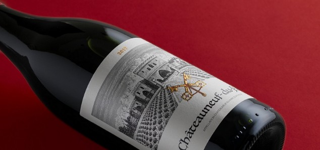  Bien habillée pour la mise en rayon, l'étiquette de vin attire l'attention